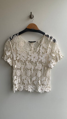 Pre-Owned Chaudry Cream Open Lace Short Sleeve Top- Size Small