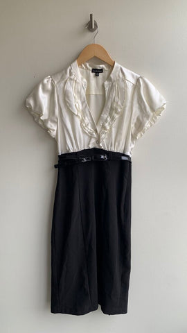 Pre-Owned Le Chateau Black Belted Skirt Cream Button Front Ruffle Short Sleeve Dress- Size Small
