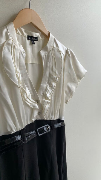 Pre-Owned Le Chateau Black Belted Skirt Cream Button Front Ruffle Short Sleeve Dress- Size Small