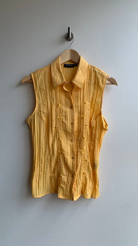 Pre-Owned Unique Spectrum Yellow Embroidered Flower Lined Button Front Collared Sleeveless Top- Size Large