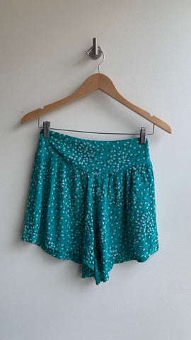 Pre-Owned Billabong Green Ditsy Floral 'Wave Walk' Stretch Waist Flowy Shorts (NWT)- Size Medium