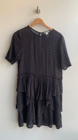 Pre-Owned H&M Black Eyelet Tiered Short Sleeve Dress- Size 8