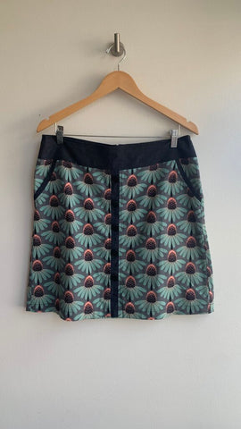 Pre-Owned Mandala Design Grey with Blue Daisies Print Pocketed Faux Button Front Mini Skirt- Size Large
