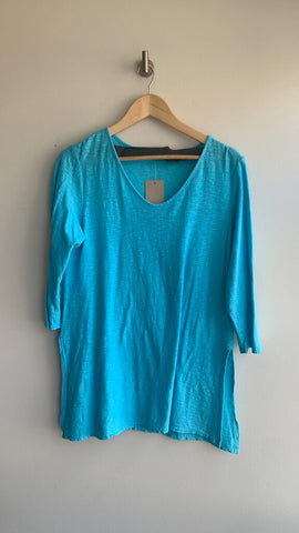 Pre-Owned Cut Loose Baby Blue 3/4 Sleeve Side Slits T-Shirt (NWT) - Size Large