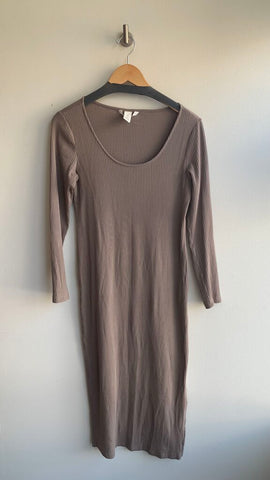 Pre-Owned H&M Tan Long Sleeve Ribbed Midi Dress - Size Medium