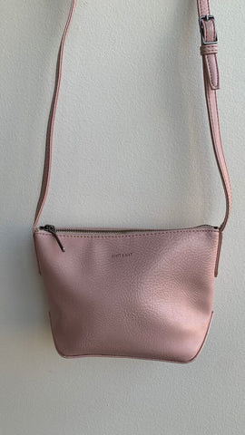 Pre-Owned Matt & Nat Peach Zip Top Small Crossbody