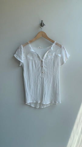 Pre-Owned Mine White Lace Half Button Up Short Sleeve Top- Size Large