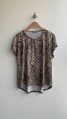 Pre-Owned Legend Weekend Wear Cheetah Print Keyhole Neck Short Sleeve- Size X-Large