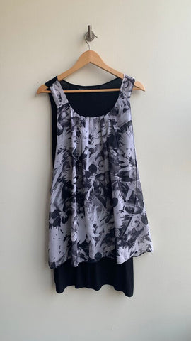 Pre-Owned Miladys Black with White/Black Floral Sheer Overlay Dress/Tunic- Size 12