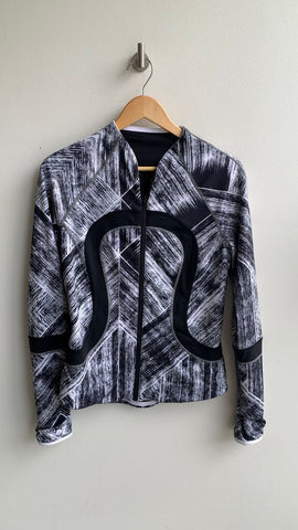 Pre-Owned Lululemon Black/White Abstract Print Thick Lined Thumbhole Sweater- Size Medium (Estimated)