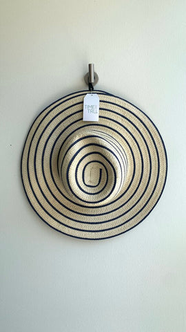 Pre-Owned Time & Tru Straw/Navy Striped Sun Hat (NWT)