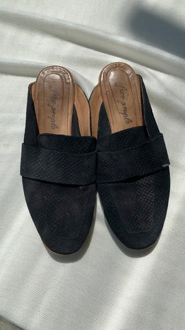 Pre-Owned Free People At Ease Black Snakeskin Print Leather Loafer - Size 38 (7)