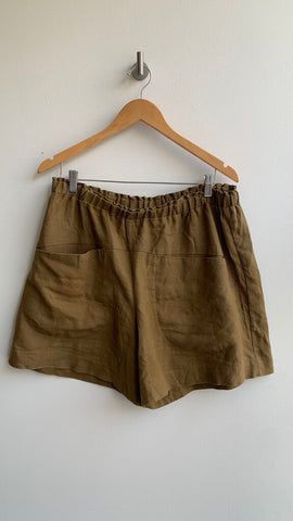 Pre-Owned Cedar & Vine Green Khaki Linen Handmade in Canada Short- Size X-Large