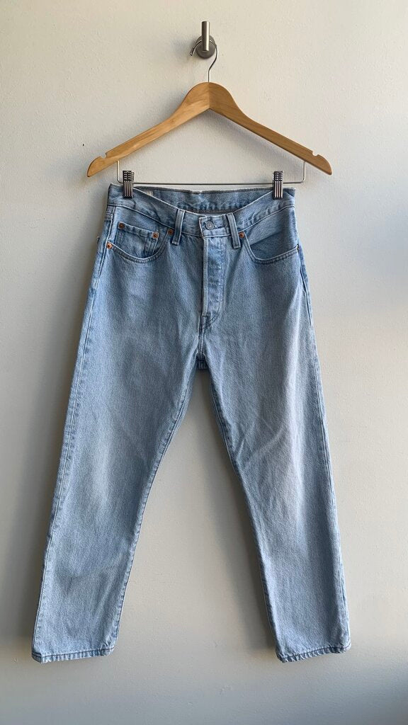 Pre-Owned Levi's Light Wash 501 Straight Leg Jean- Size 27