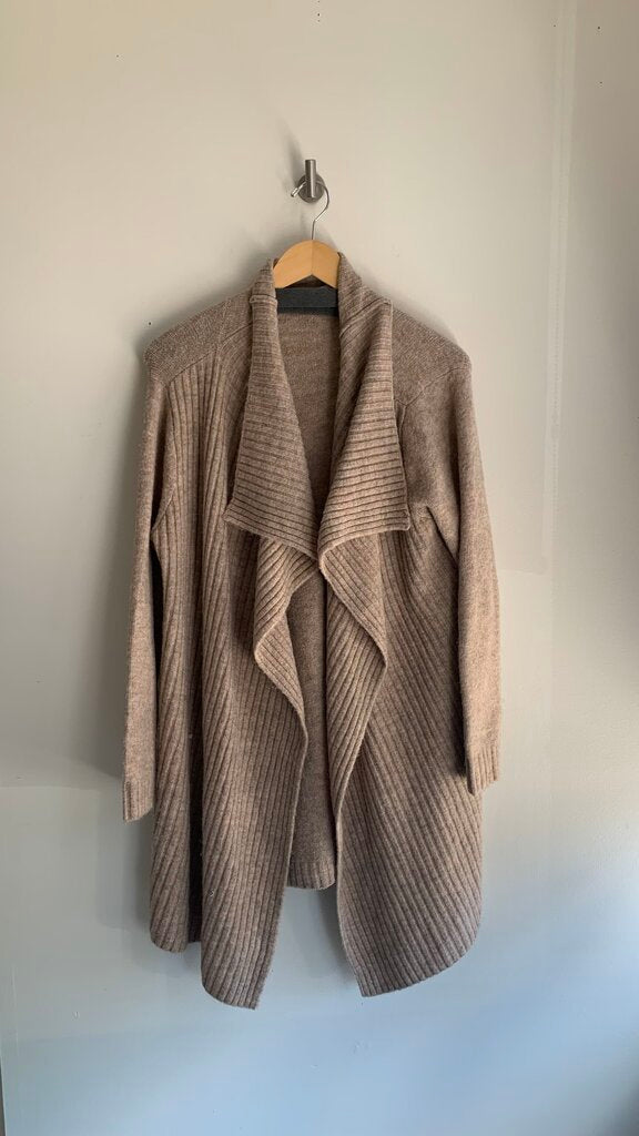 Pre-Owned JustFab Beige Knit Waterfall Cardigan- Size Medium