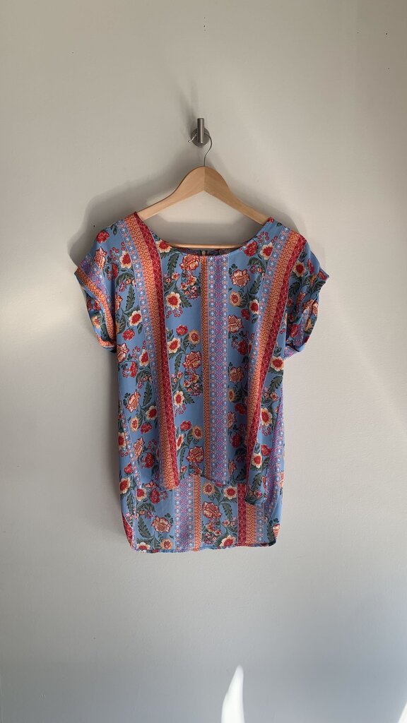Pre-Owned Pink Rose Blue with Floral Print Cap Zleeve Blouse- Size Medium