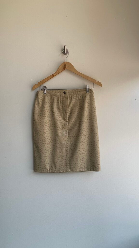Pre-Owned Cateye Tan Dotted Faux Leather Skirt - Size 9