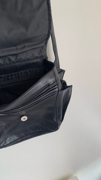 Pre-Owned Latico Black Leather Front Flap Side Bag