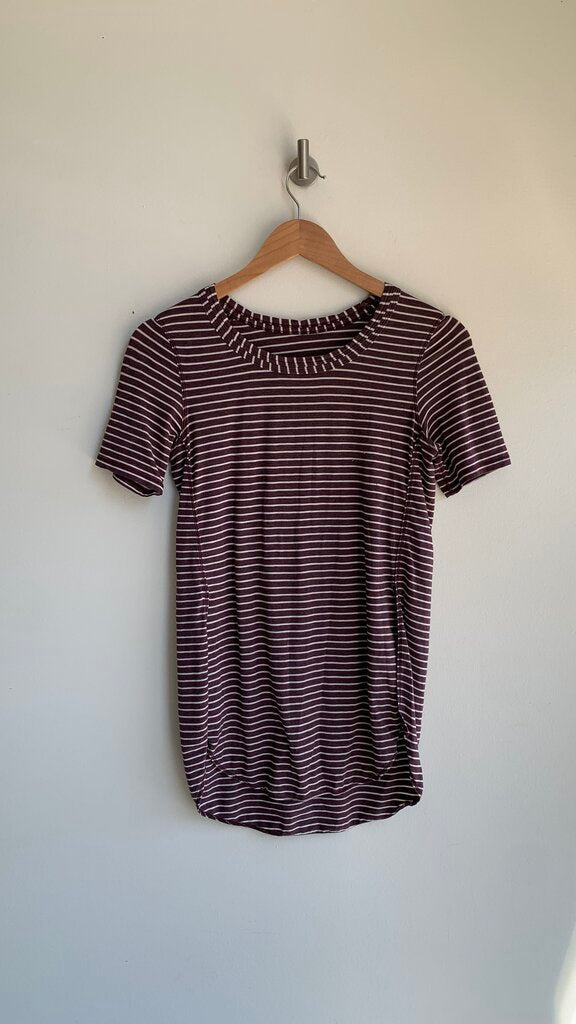 Pre-Owned Lululemon Burgundy/White Striped Athletic Tee- Size Medium (Estimated)