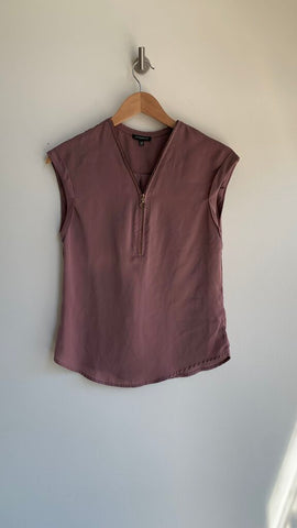 Pre-Owned Dynamite Purple Sleeveless Zipper Neckline Blouse- Size X-Small