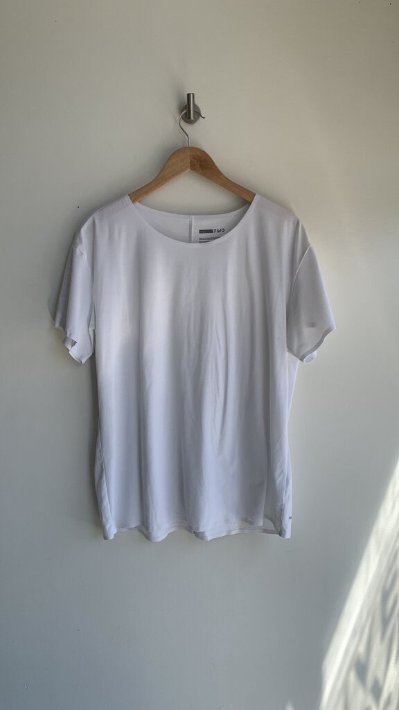 Pre-Owned Friday FWD White Back Seam Tee - Size Large