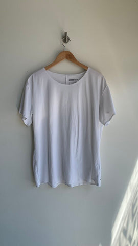 Pre-Owned Friday FWD White Back Seam Tee - Size Large