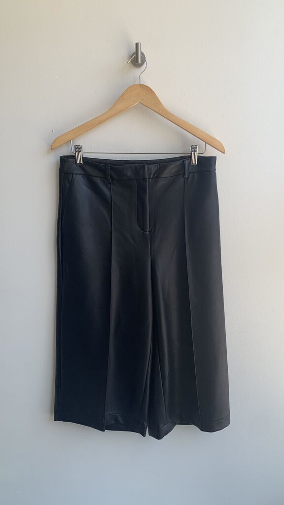 Pre-Owned Maison Cinqcent Black Faux Leather Pleated Cullottes - Size 8