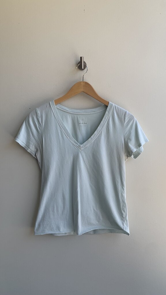 Pre-Owned Gap Light Green V-Neck Tee - Size Small