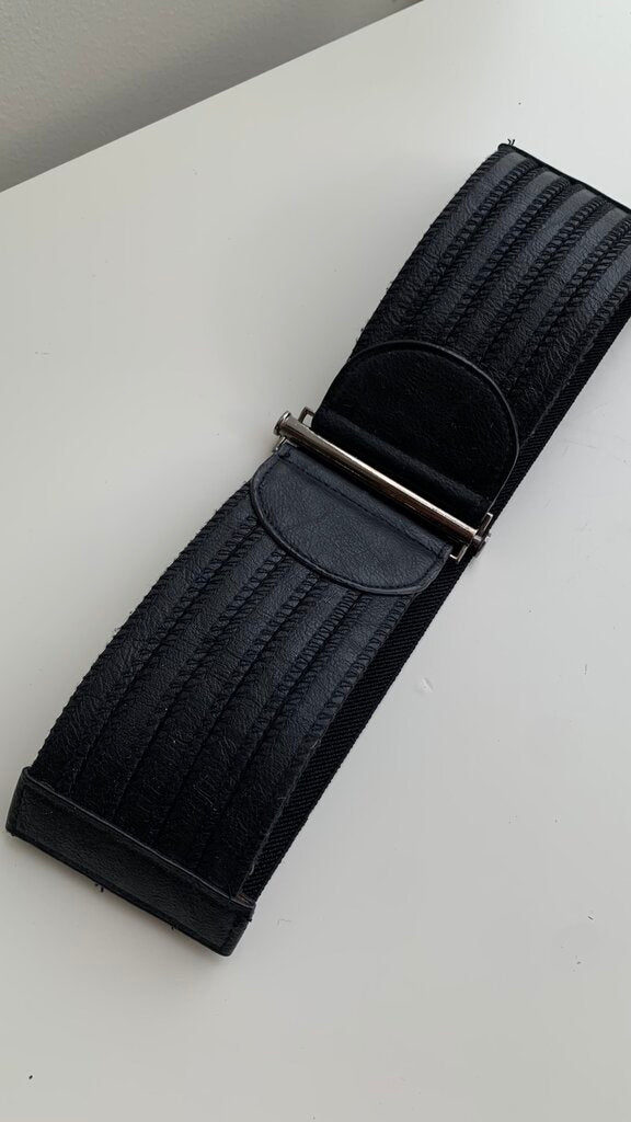 Pre-Owned Black Stretch Waist Belt - Size Medium (Estimated)