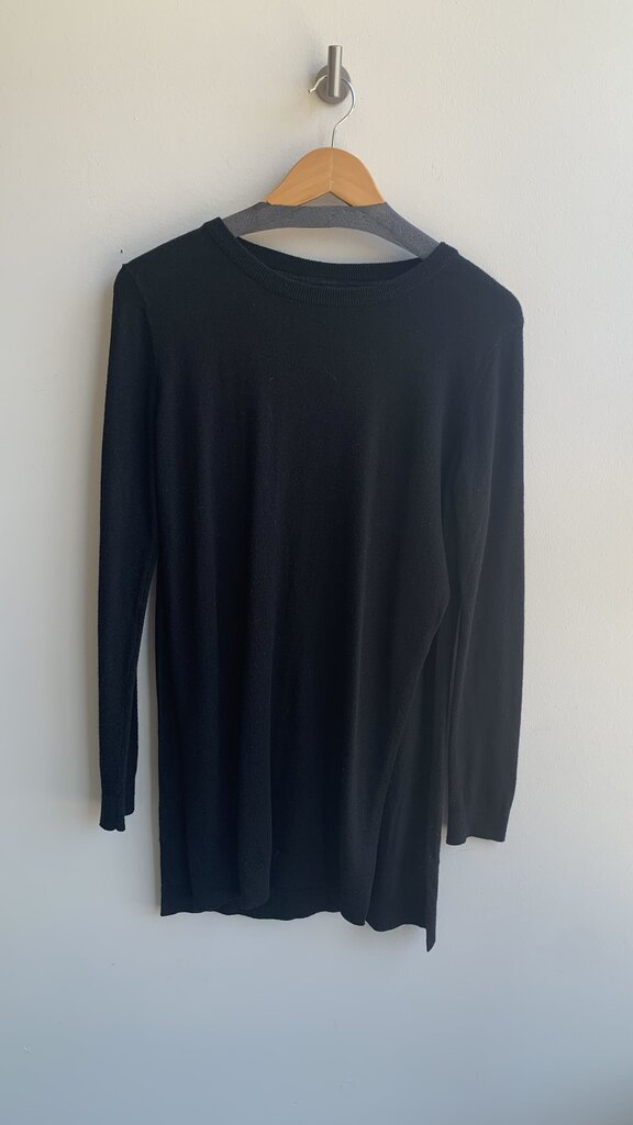Pre-Owned Minimum Black Knit Side Cut High Sweater- Size Medium