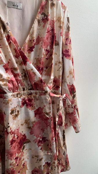 Pre-Owned Sadie & Sage White with Pink Florals Long Sleeve Faux Dress Romper (NWT)- Size Medium