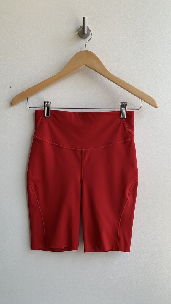 Pre-Owned Lululemon Red Biker Shorts - Size 6