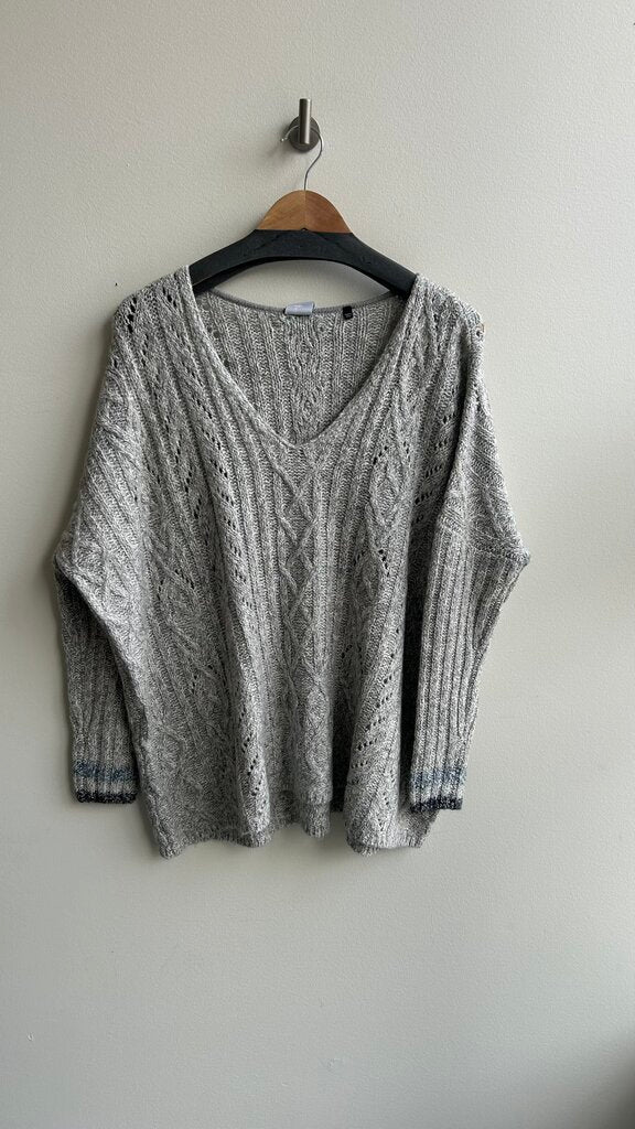 Pre-Owned Cabi Grey Cable Knit Long Sleeve Sweater- Size Small