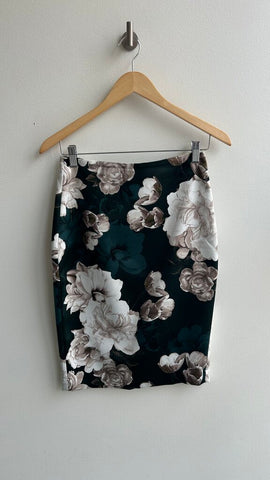 Pre-Owned RW&Co Green with Cream Floral Pencil Skirt- Size 6