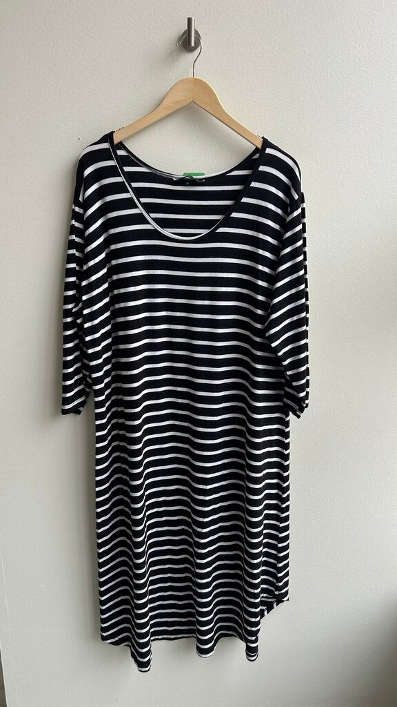 Pre-Owned MeMi Collective Black/White Stripe Dress- Size 3X