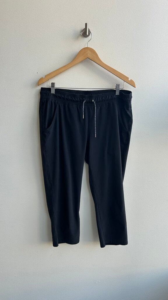 Pre-Owned Mec Black Cropped Hiking Pants - Size 12