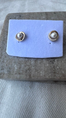 Pre-Owned Fifth Avenue Collection Gold/Pearl/CZ Stud Earrings