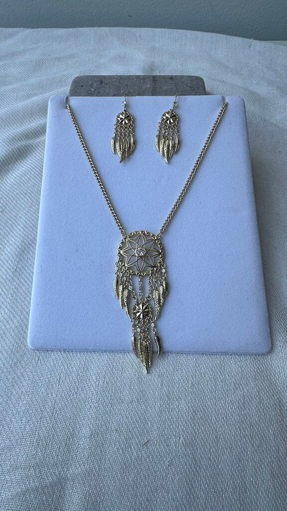 Pre-Owned Fifth Avenue Collection Gold Dreamcatcher Necklace/Earring Set