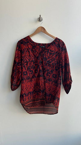 Pre-Owned Le Chateau Black/Red Abstract Stripe 3/4 Sleeve V-Neck Top - Size Medium