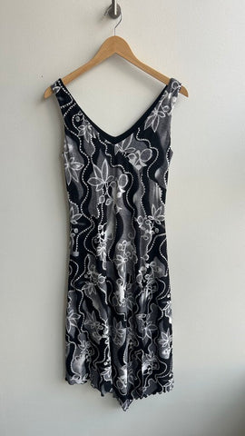 Pre-Owned Plum Collection Black/White Floral Print Sleeveless Midi Dress- Size Small