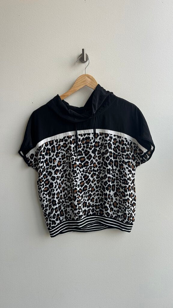 Pre-Owned Marc Cain Black with Leopard Print Short Sleeve Athletic Top- Size Medium (Estimated)