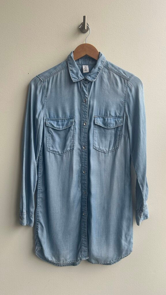 Pre-Owned &denim Chambray Long Sleeve Button Up Collared Tee- Size 6