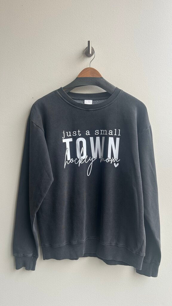 Pre-Owned Grey 'Just a Small Town Hockey Mom' Graphic Crew Neck Sweater- Size Medium