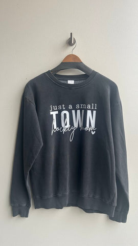 Pre-Owned Grey 'Just a Small Town Hockey Mom' Graphic Crew Neck Sweater- Size Medium