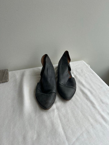 Pre-Owned Free People Charcoal Pointy Toe Royale Flat - Size 39