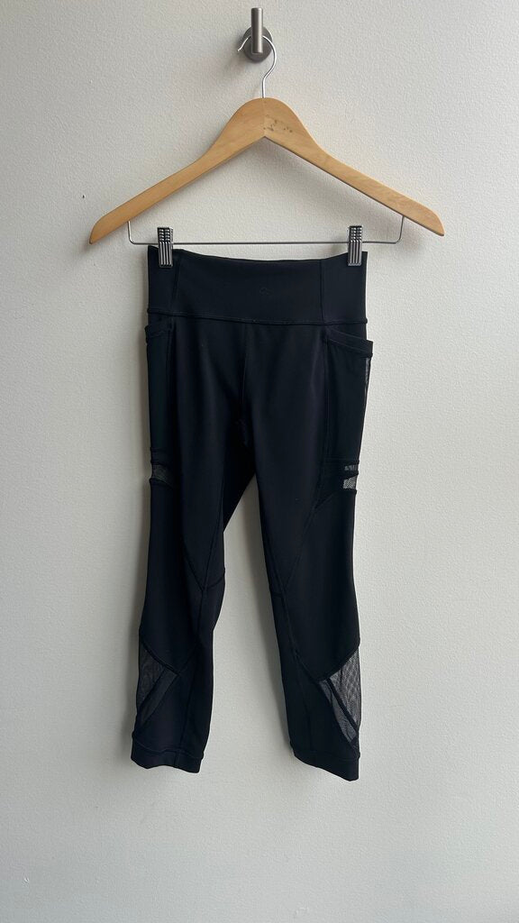 Pre-Owned Lululemon Black Side Mesh Capri Length Leggings - Size 4