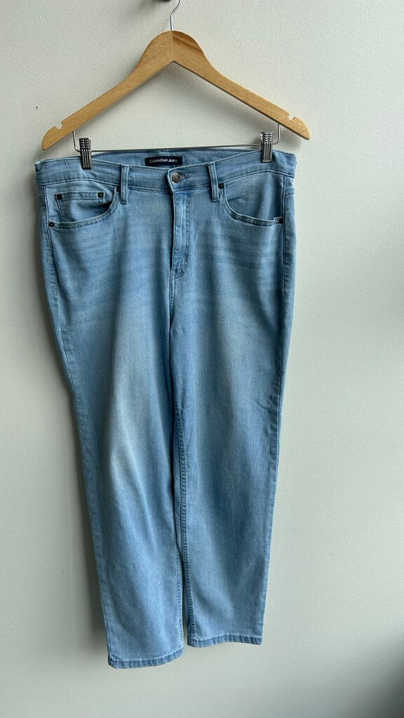 Pre-Owned Calvin Klein Jeans Light Wash Straight Leg Jeans - Size 32