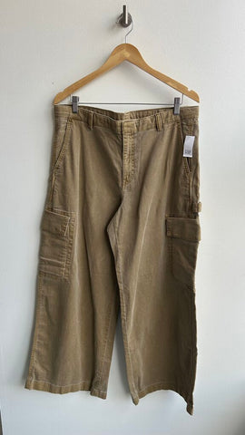 Pre-Owned Gap Tan Baggy Cargo Jeans (NWT)- Size 14