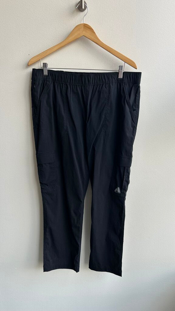 Pre-Owned Eddie Bauer Black Cargo Pocket Hiking Pant - Size 14