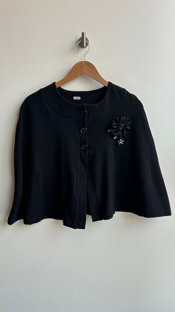 Pre-Owned Eyeshadow Black Decal Side 3 Button Cape- Size Small